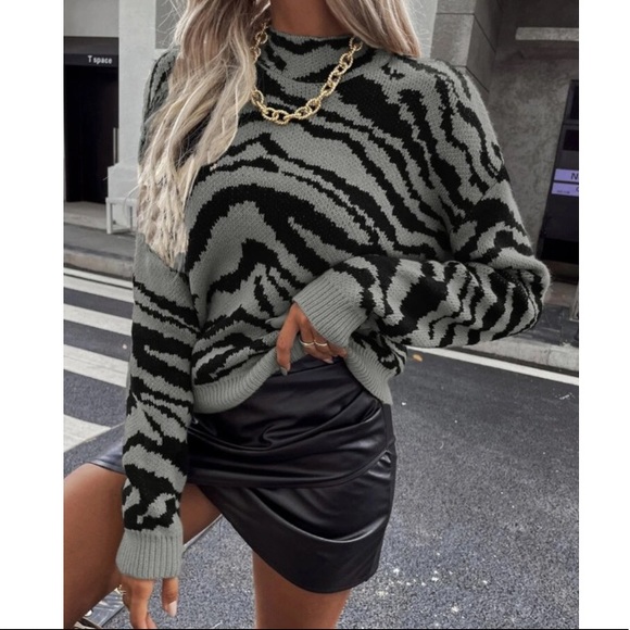 Zebra print knit sweater - Picture 13 of 16